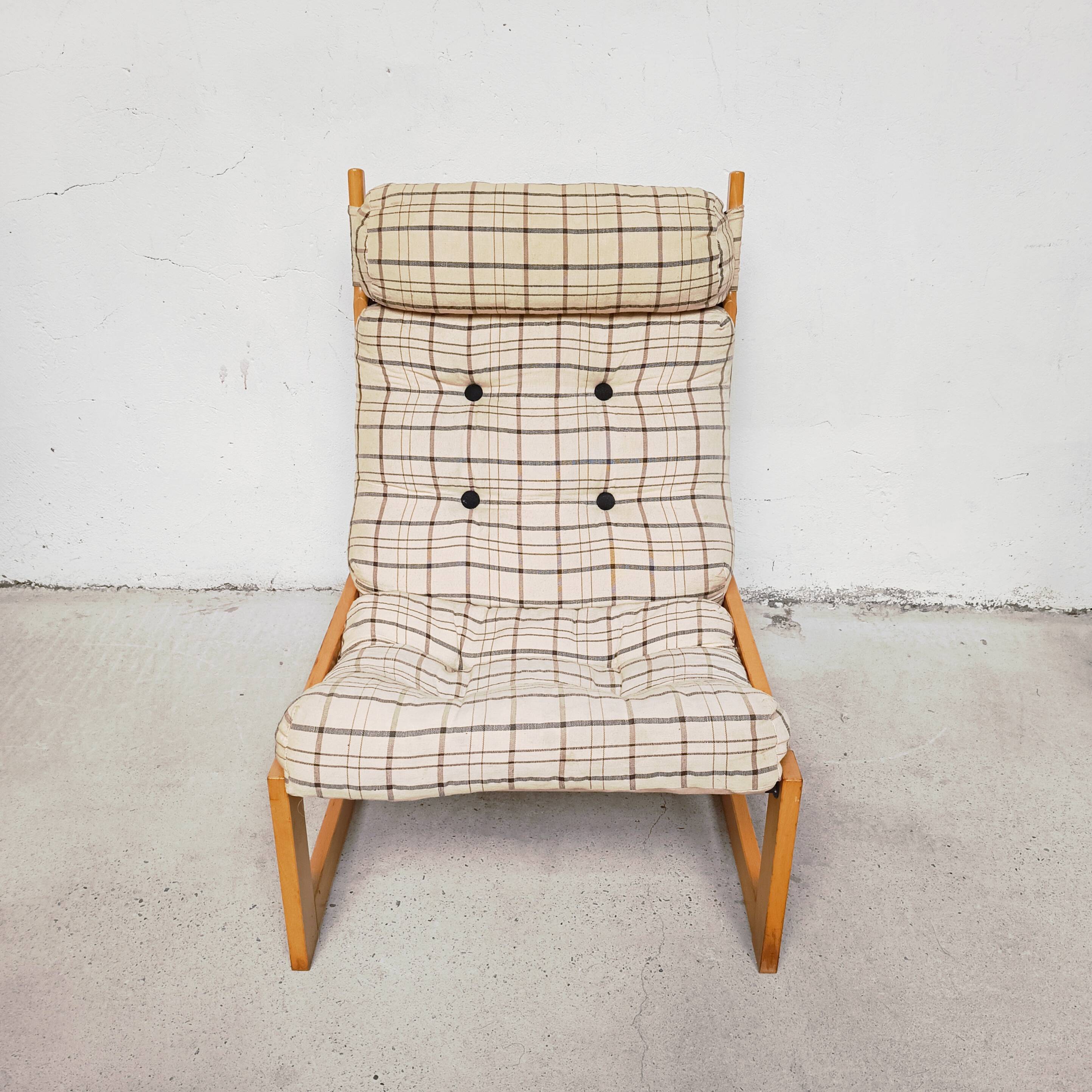 Pair of lounge chairs