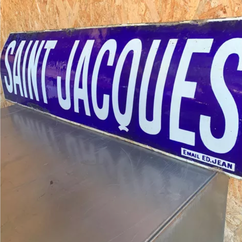 Scallop enamelled plate