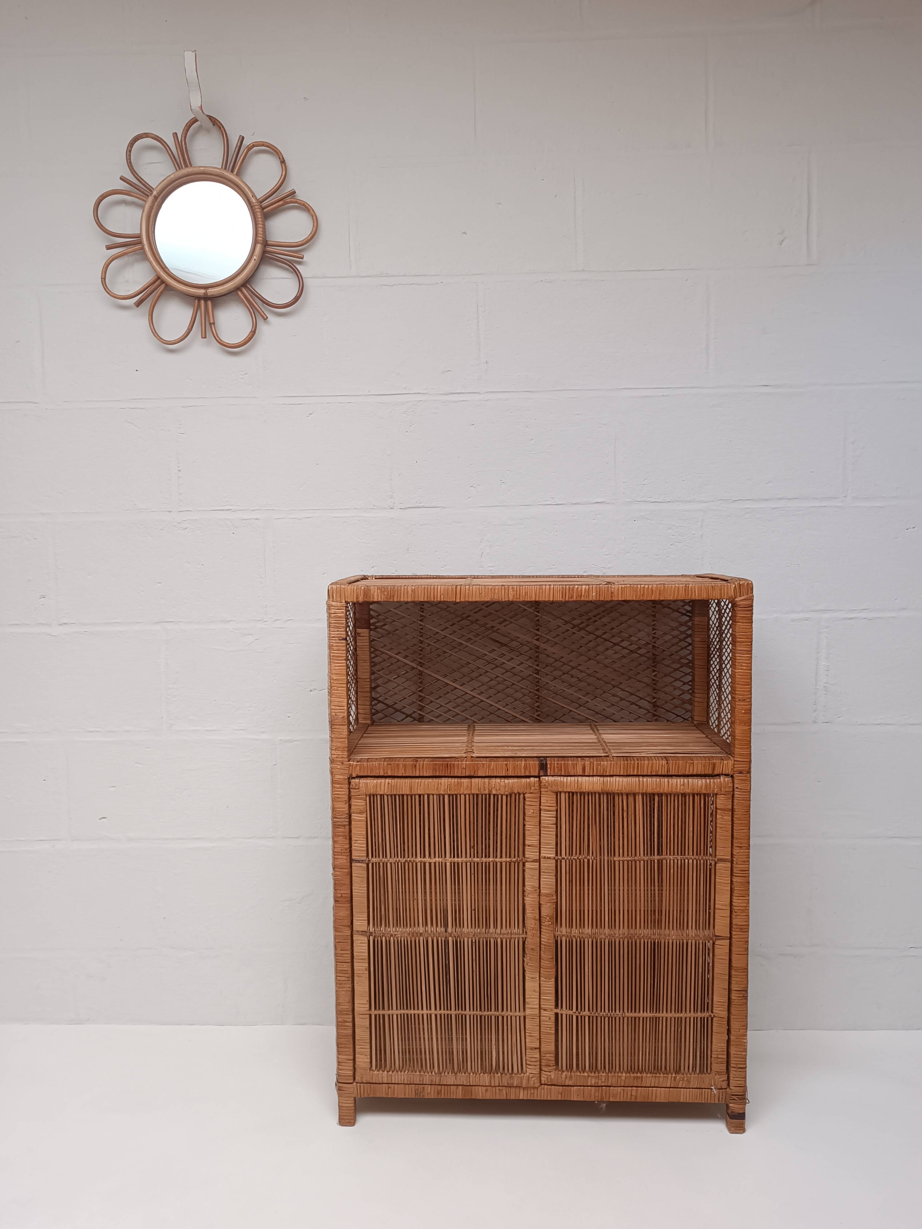 Buffet rotin vintage