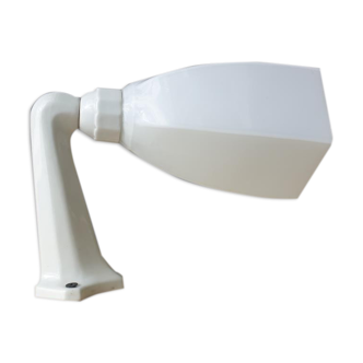 Art Deco porcelain and opaline wall lamp
