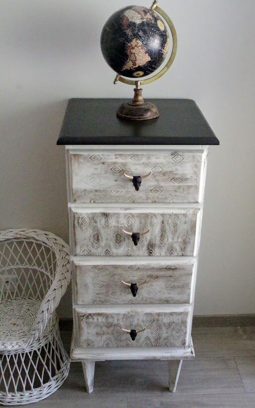 Chest of drawers