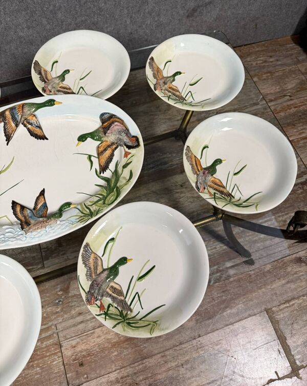 service de table en porcelaine aux canards en relief