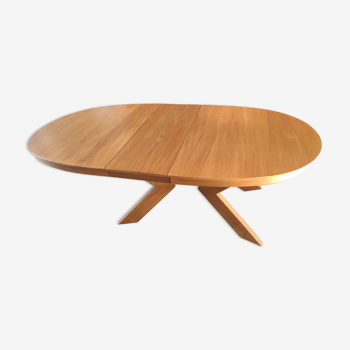 Oval table in solid alder (dining room)