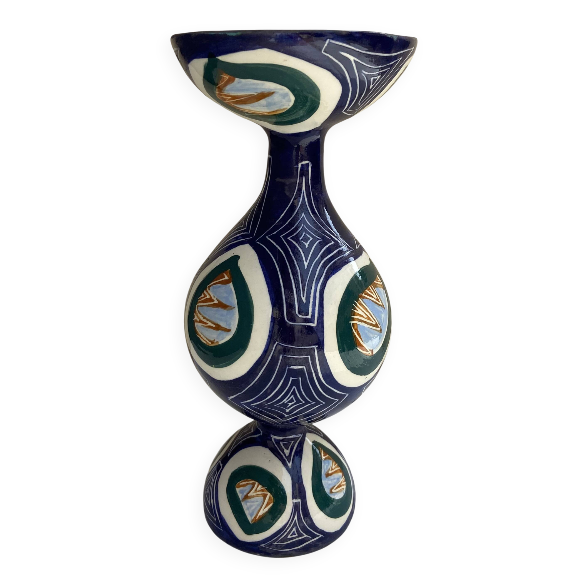Ceramic vase by Gabrielle Mackiewicz