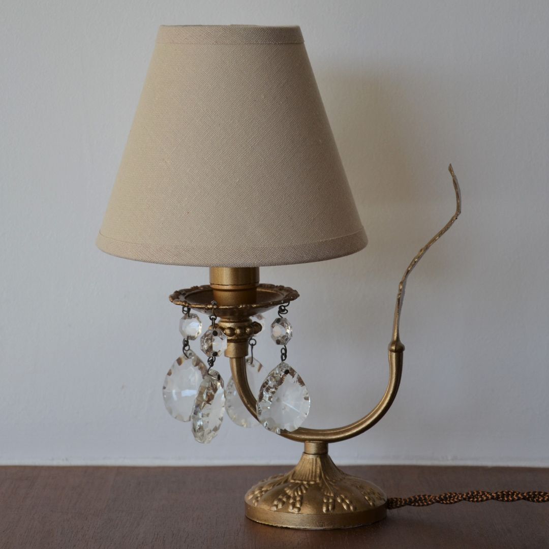 Golden table lamp with crystal tassels