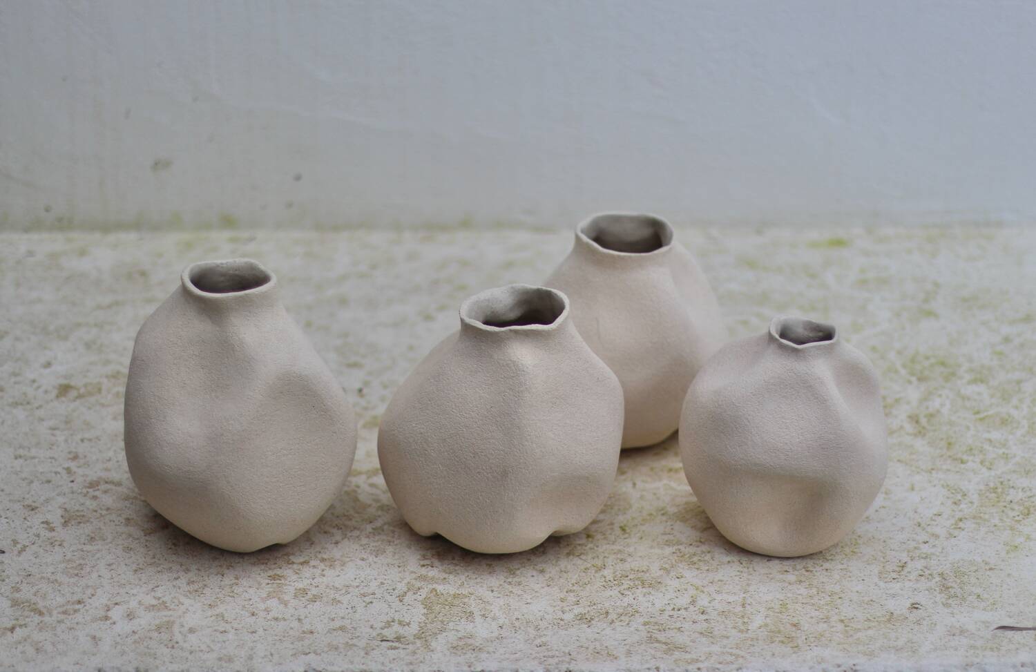 Ball vase in chamotte stoneware