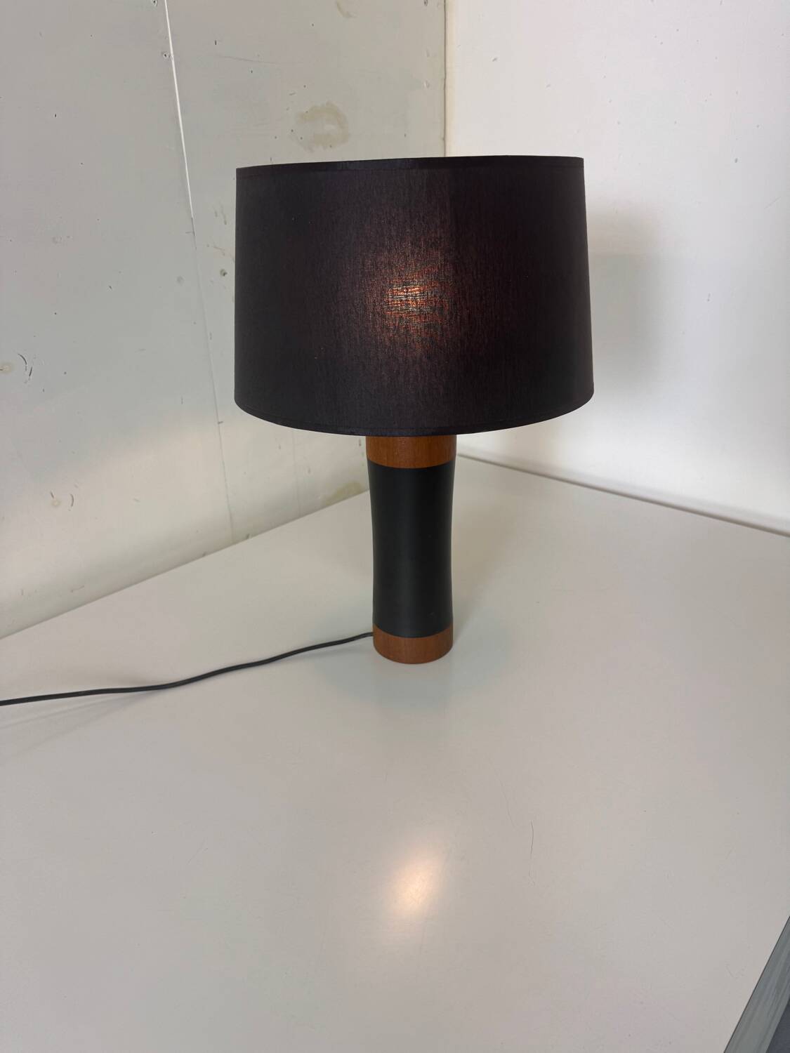 Lampe de table scandinave danoise du milieu du siècle en teck et cuir, années 1950