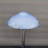 Lampe en fer forgé et abat-jour en verre bleu aux clématites, France, Art Déco, circa 1920