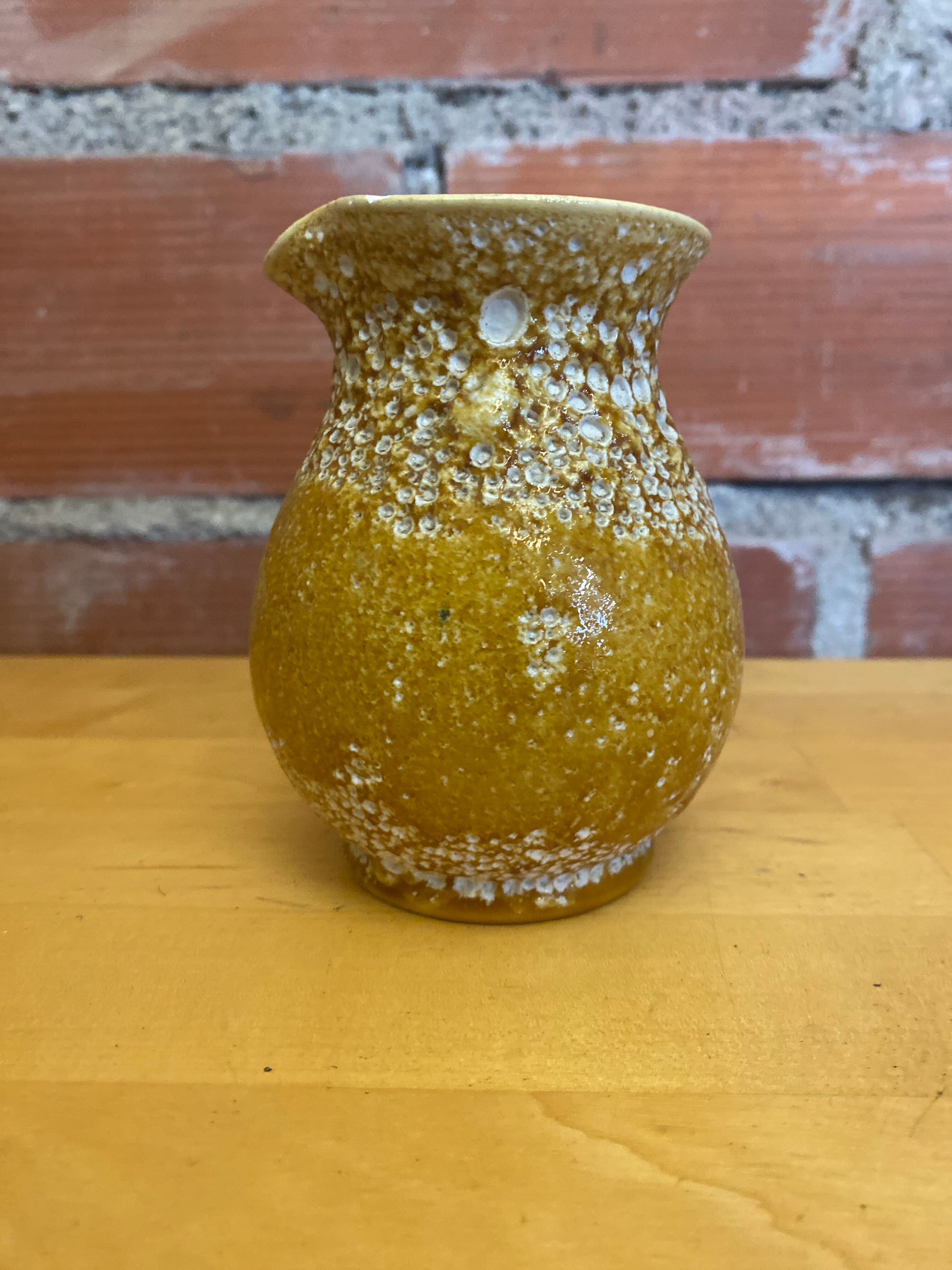 Pichet ancien cyclope style charles cart céramique fat lava jaune vint
