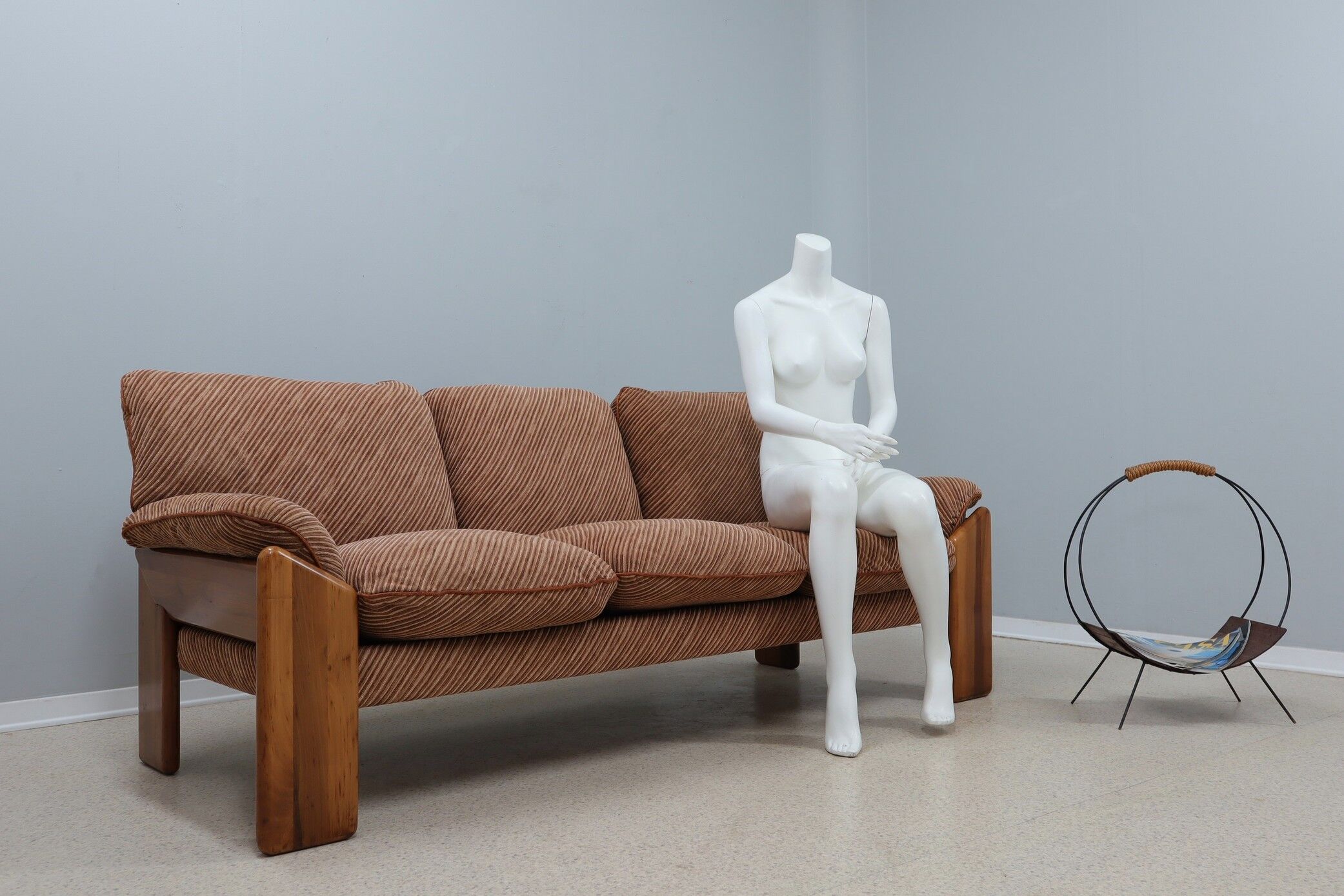 Mobil girgi 3-seater walnut sofa 1970s
