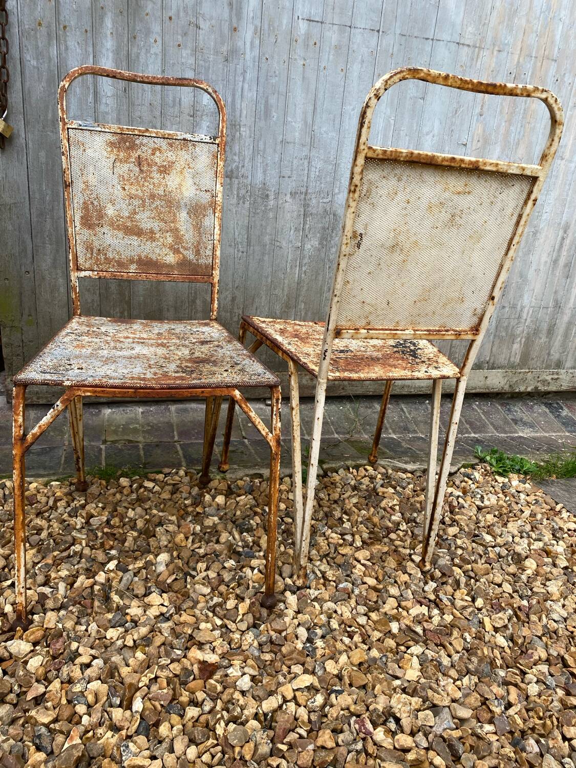 Chaise jardin métal perforé