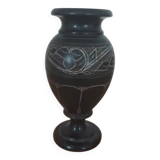 Vase noir signé