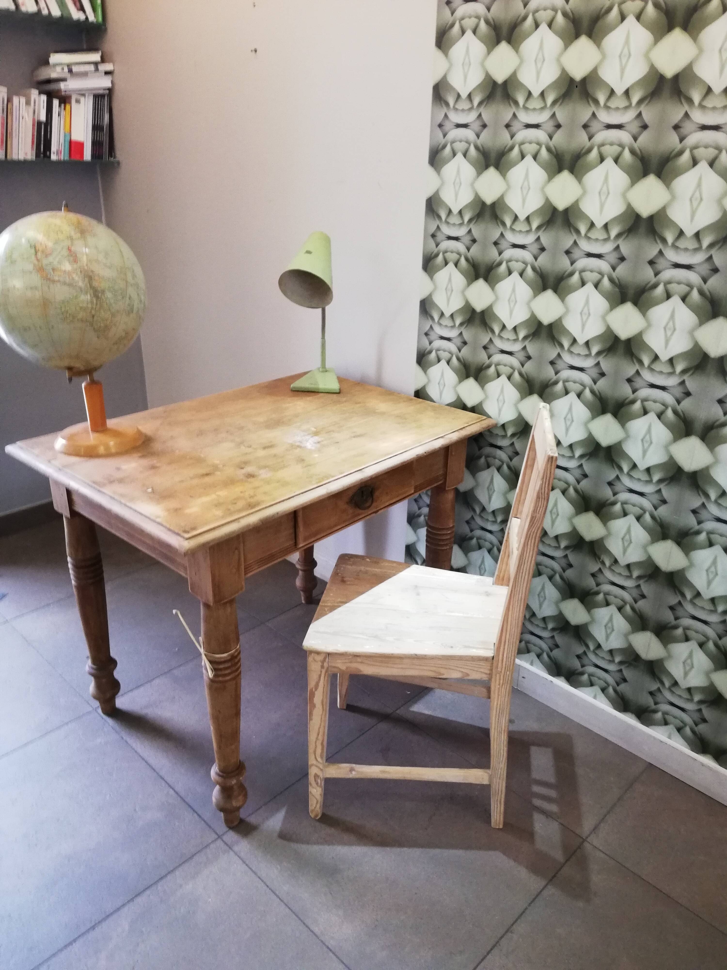 5 vintage wooden chairs