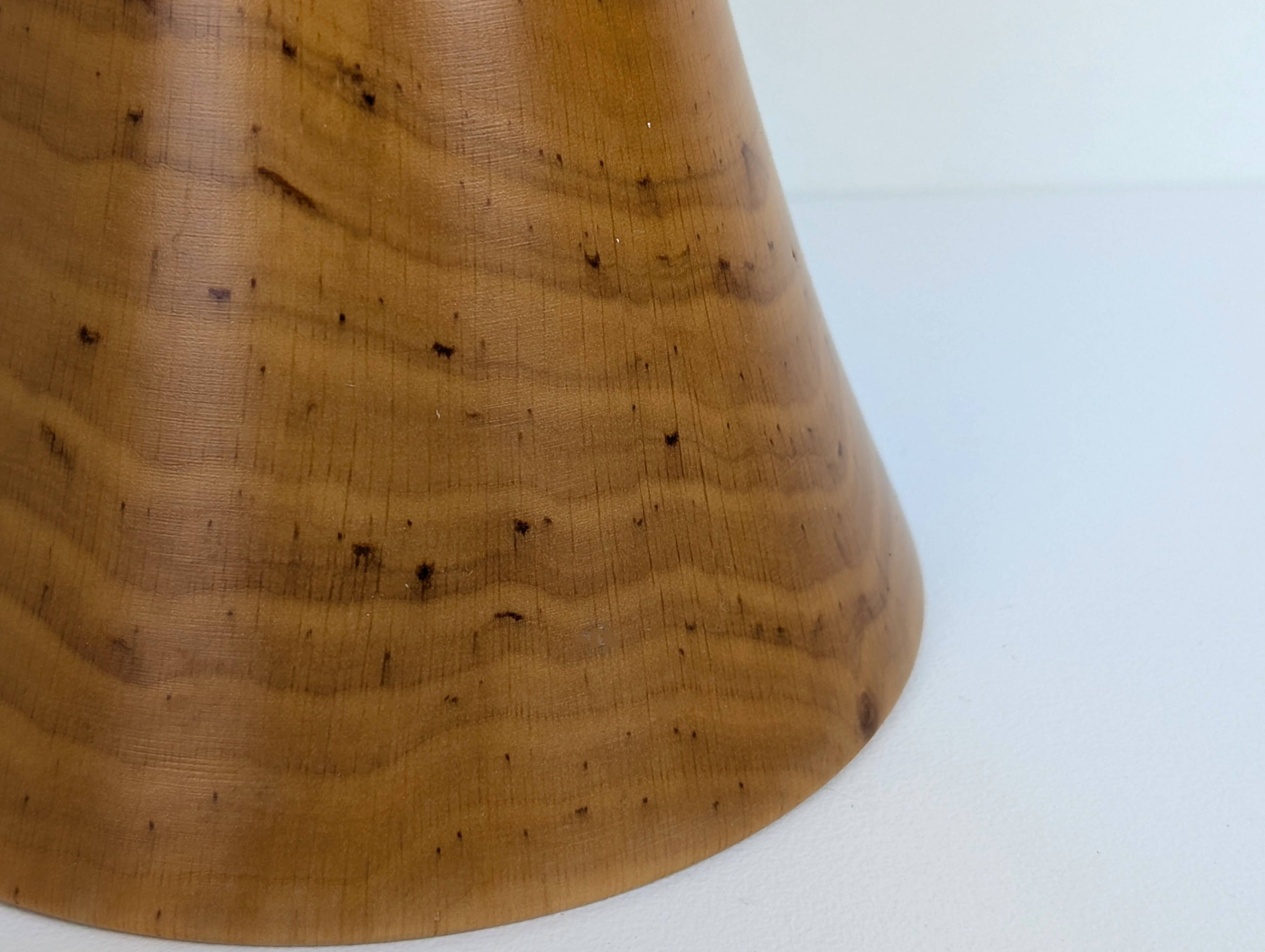 Lampe en bois tourné