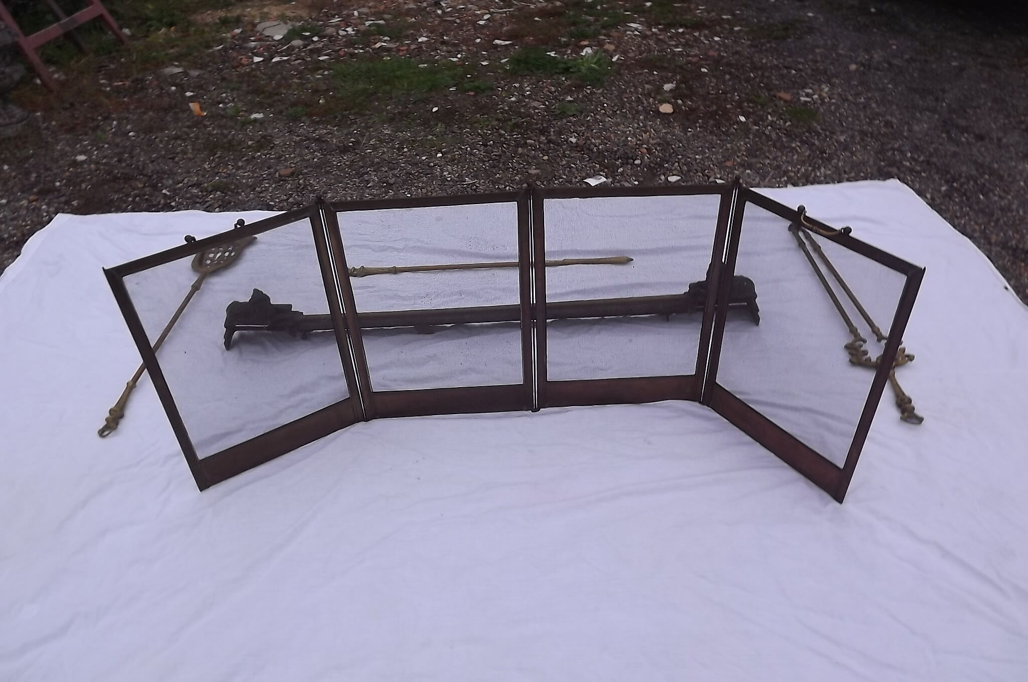 Fireplace of the nineteenth in bronze copper and brass