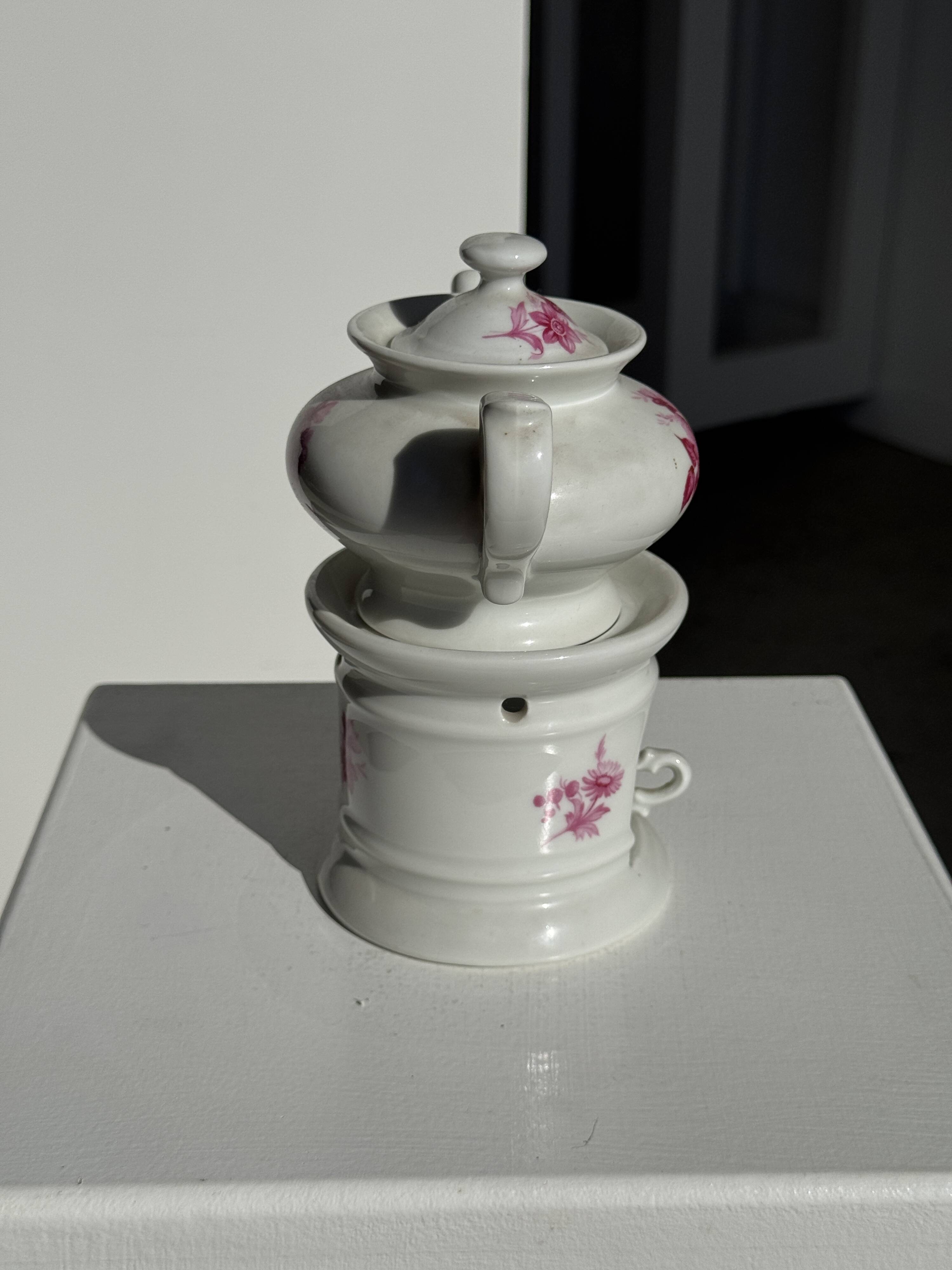 Complete porcelain teapot and warmer with pink floral decoration H18