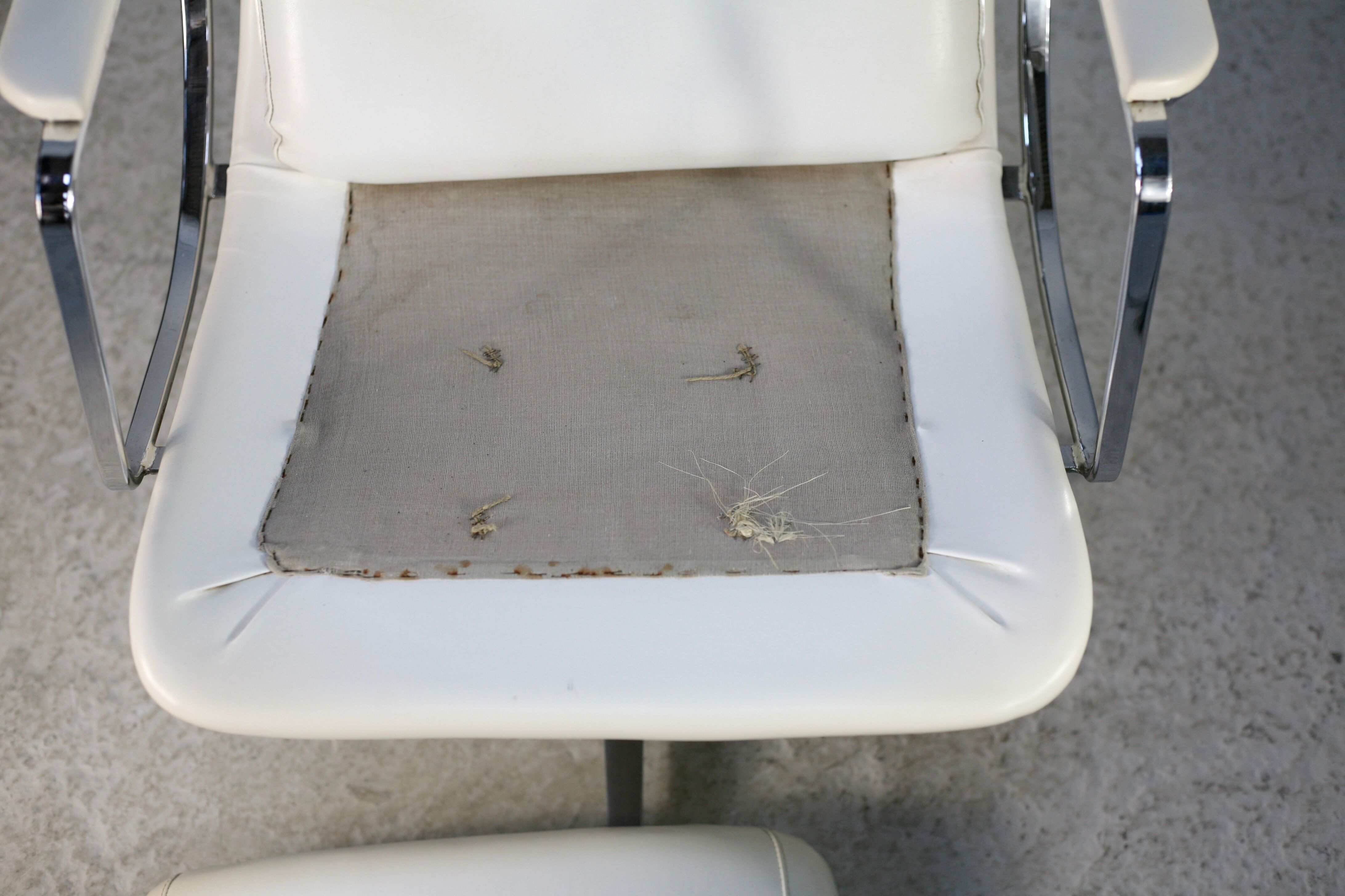 Armchair "Space Age"". Steel and imitation leather. Swivel. France, 70s