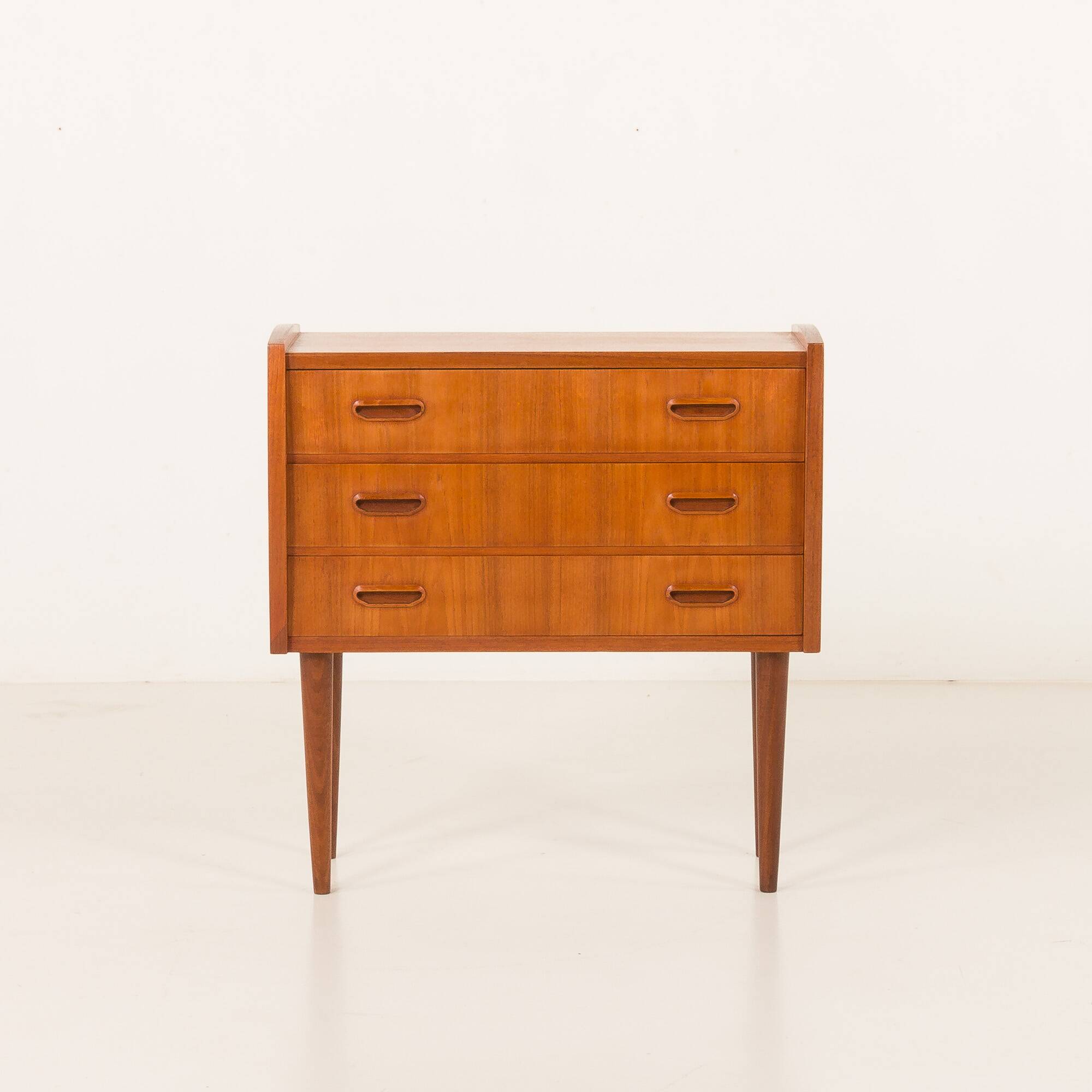 Commode danoise en teck, années 1960