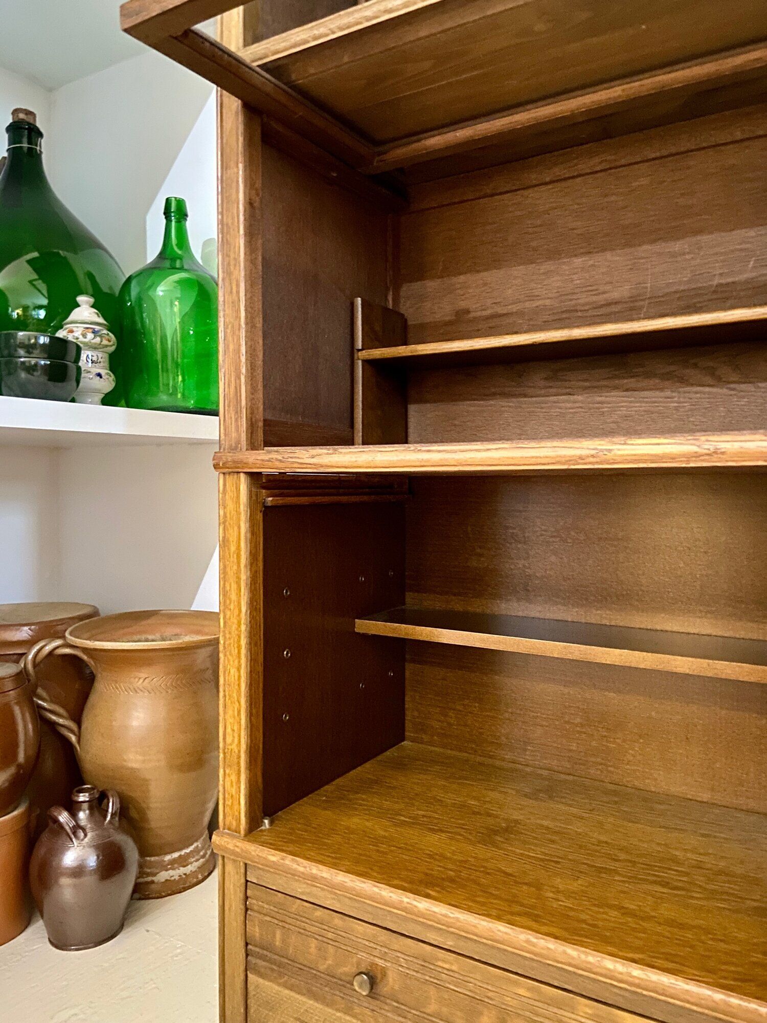 Dark wood display case 4 compartments and 1 drawer