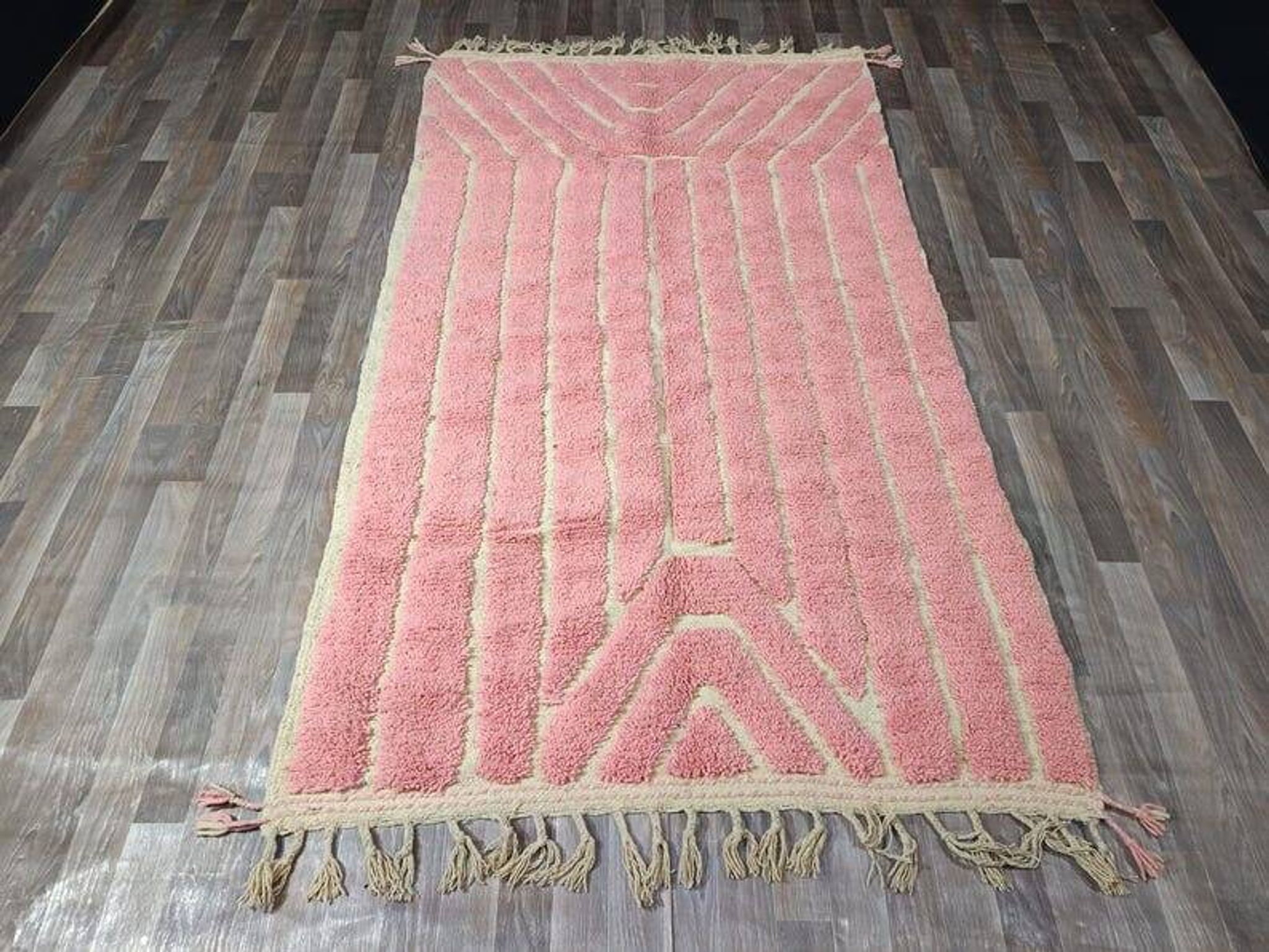 Handmade pure natural wool Berber rug in pink, size 150 x 250 cm.