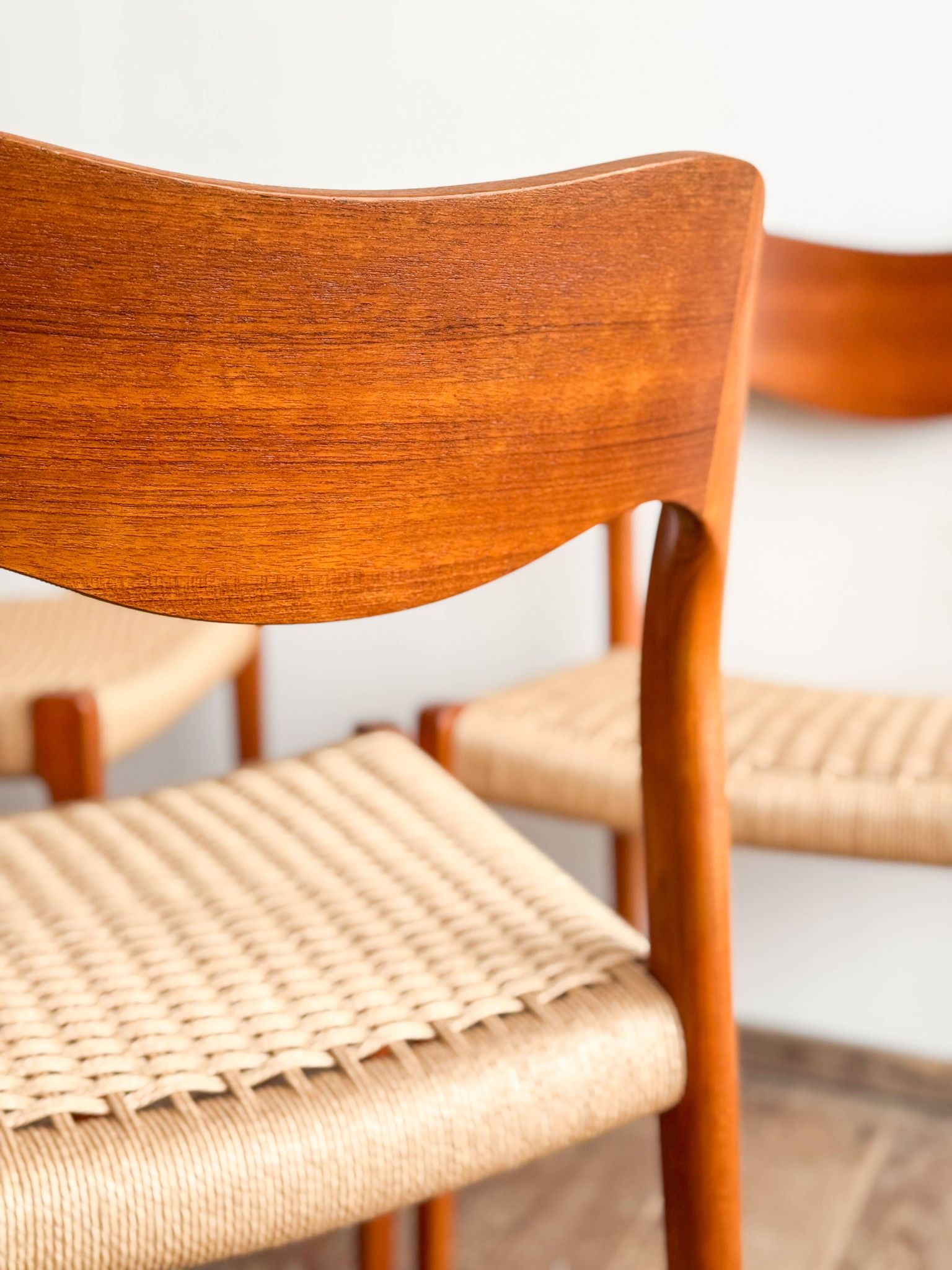 Lot de 8 chaises de salle à manger modèle 71 en teck par Niels O. Møller