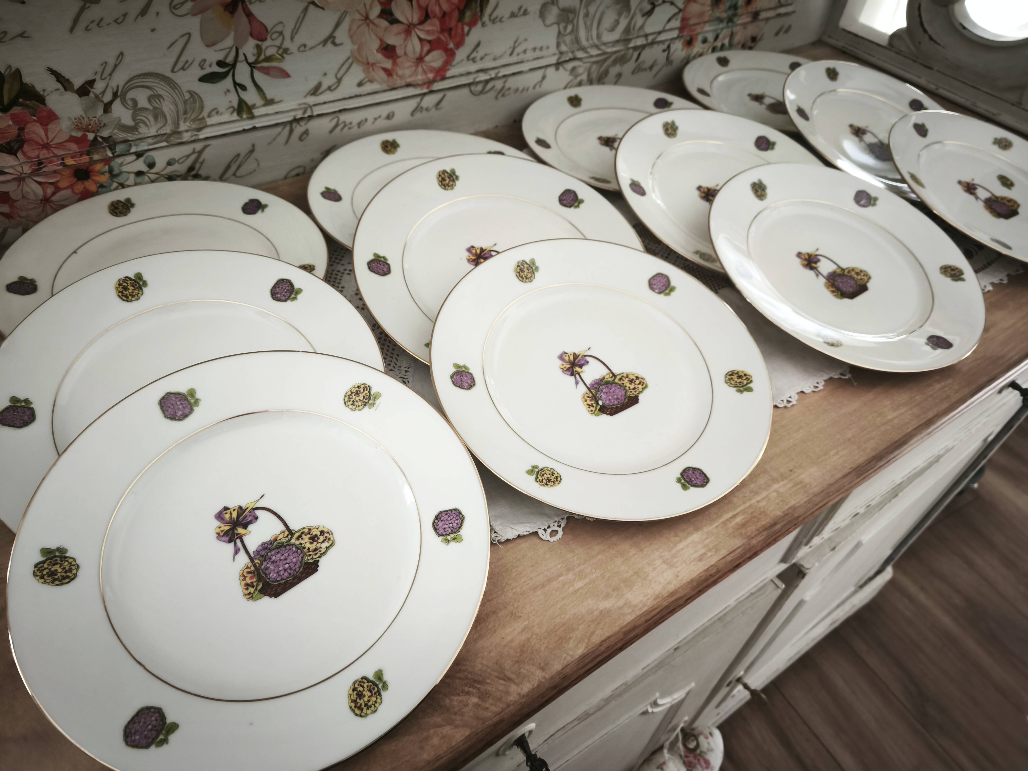 Set of 12 flat plates Limoges hydrangea basket design