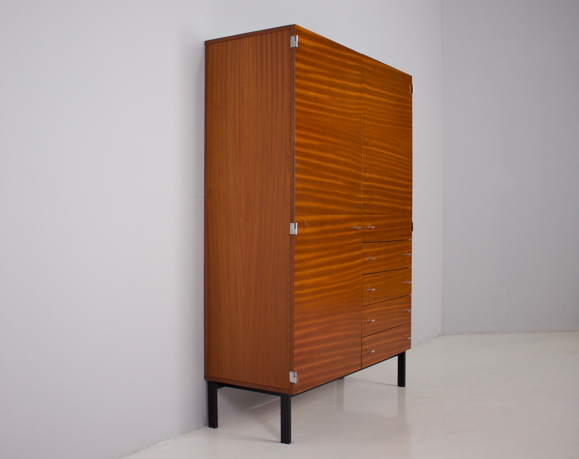 Wardrobe by Pierre Guariche, Meurop edition