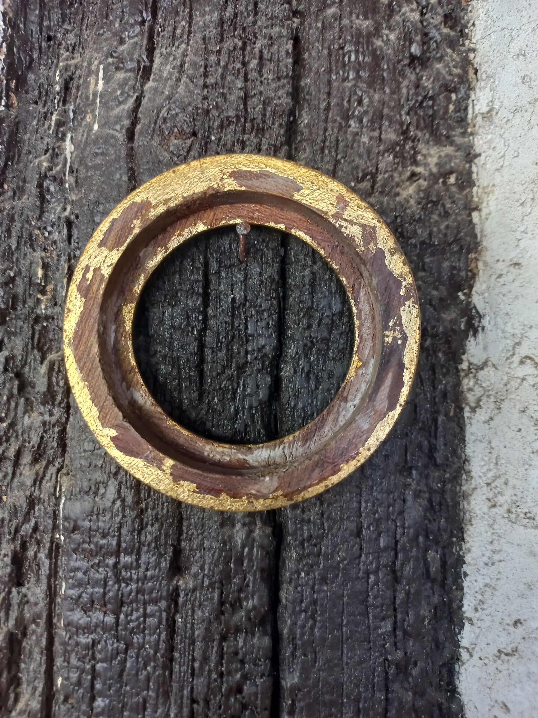 Pair of small round gilded frames