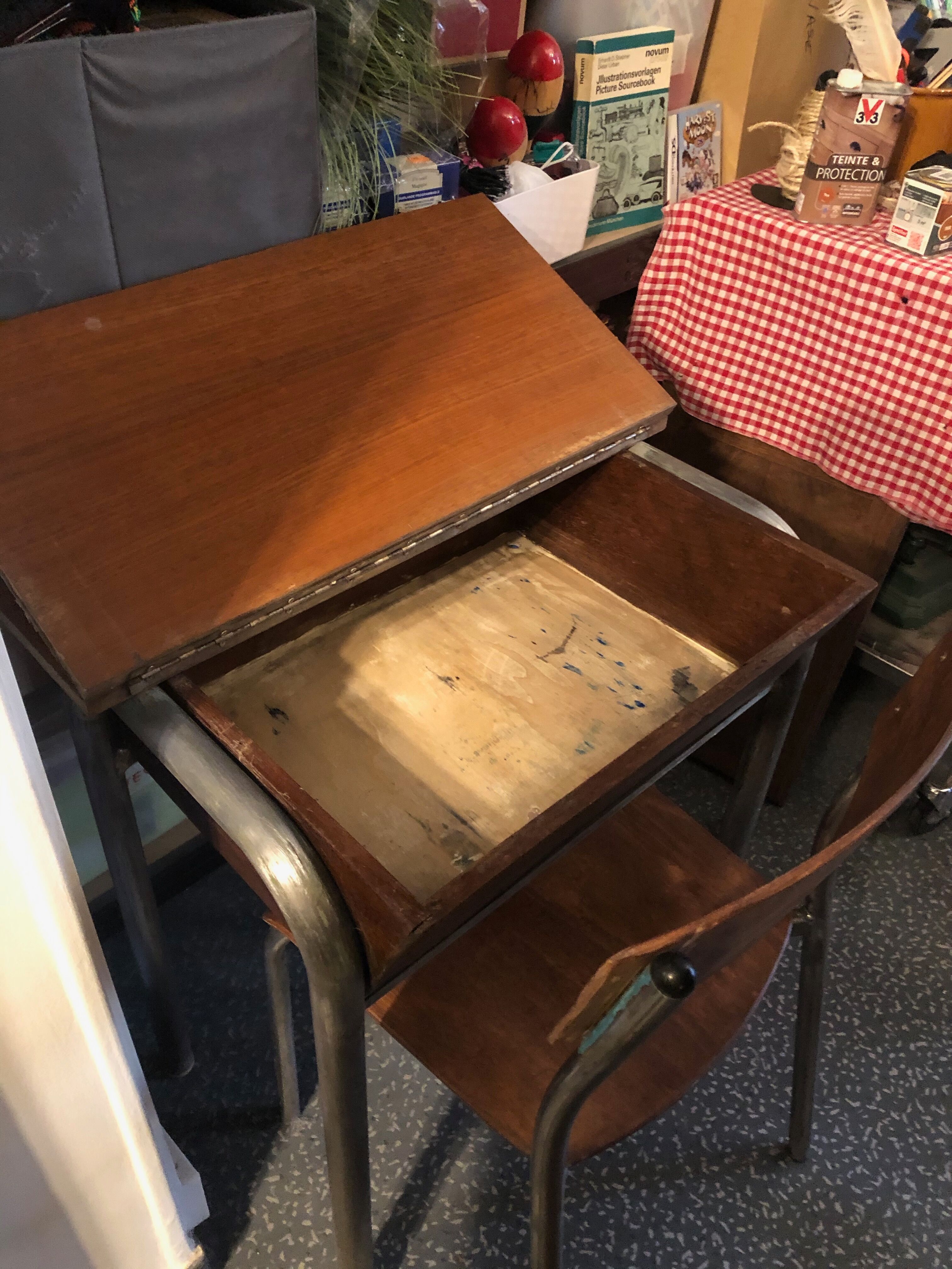 Schoolboy office a place and its chair