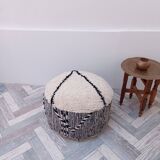 Handmade moroccan berber pouf in wool