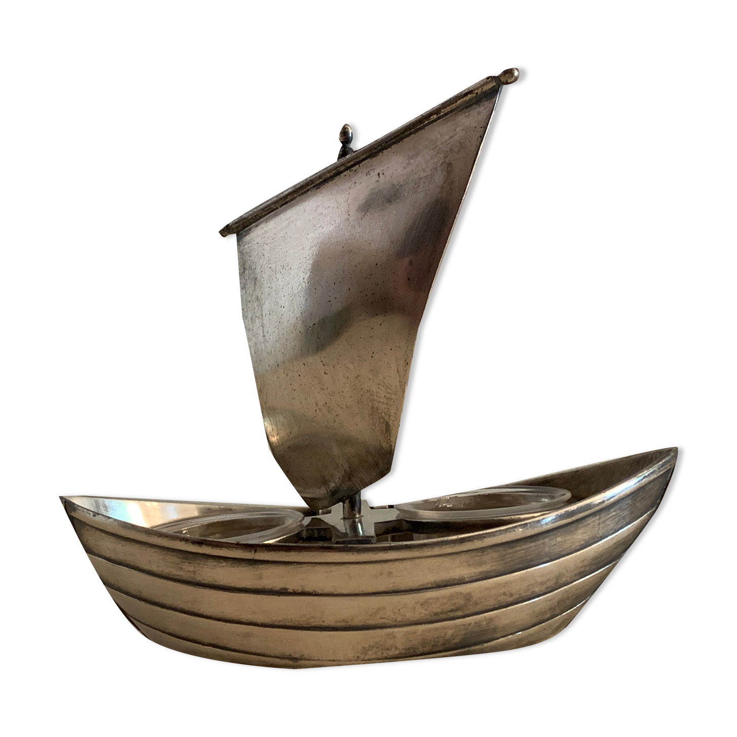 Gallia sailing art deco sailboat, in silver metal with Baccarat crystal salters