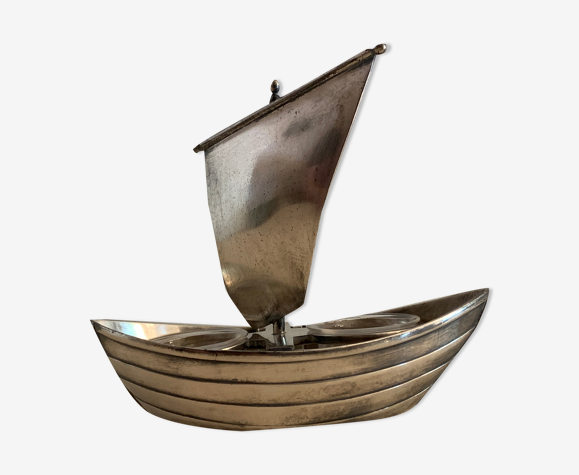 Salière Gallia voilier art déco, en métal argenté avec salerons en cristal de Baccarat