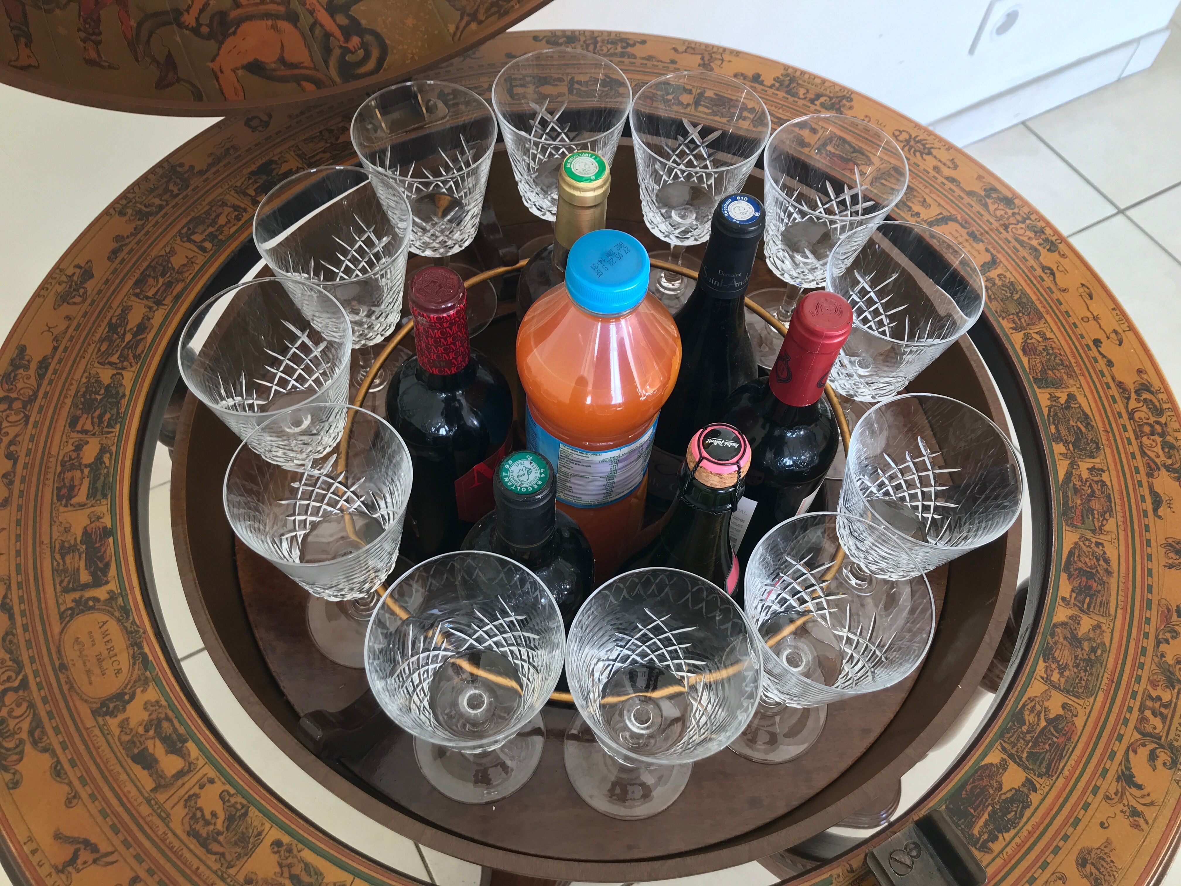 Bar en forme de globe terrestre vintage