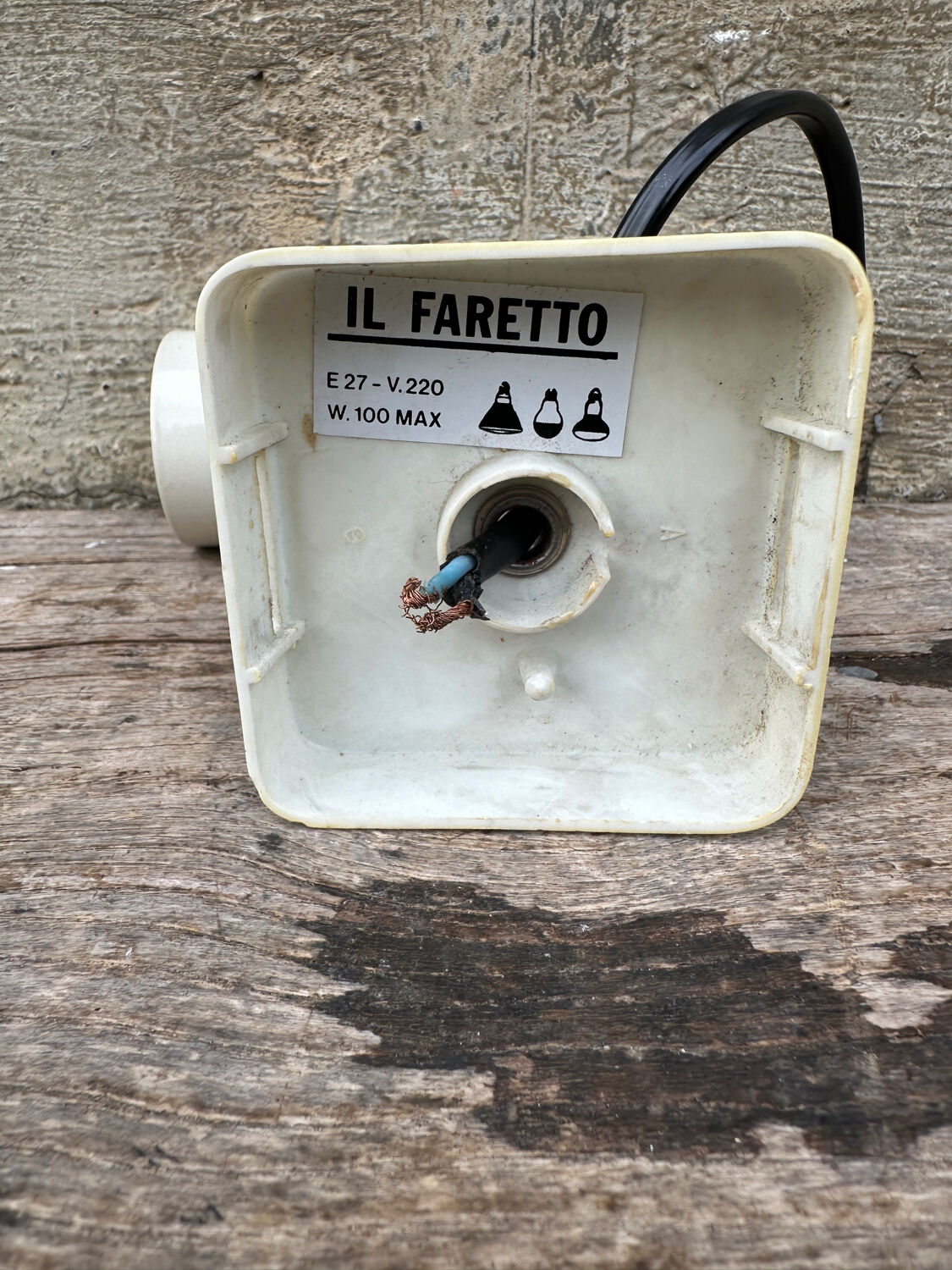 Vintage wall light, old 70s spotlight, Italian "il faretto", white.