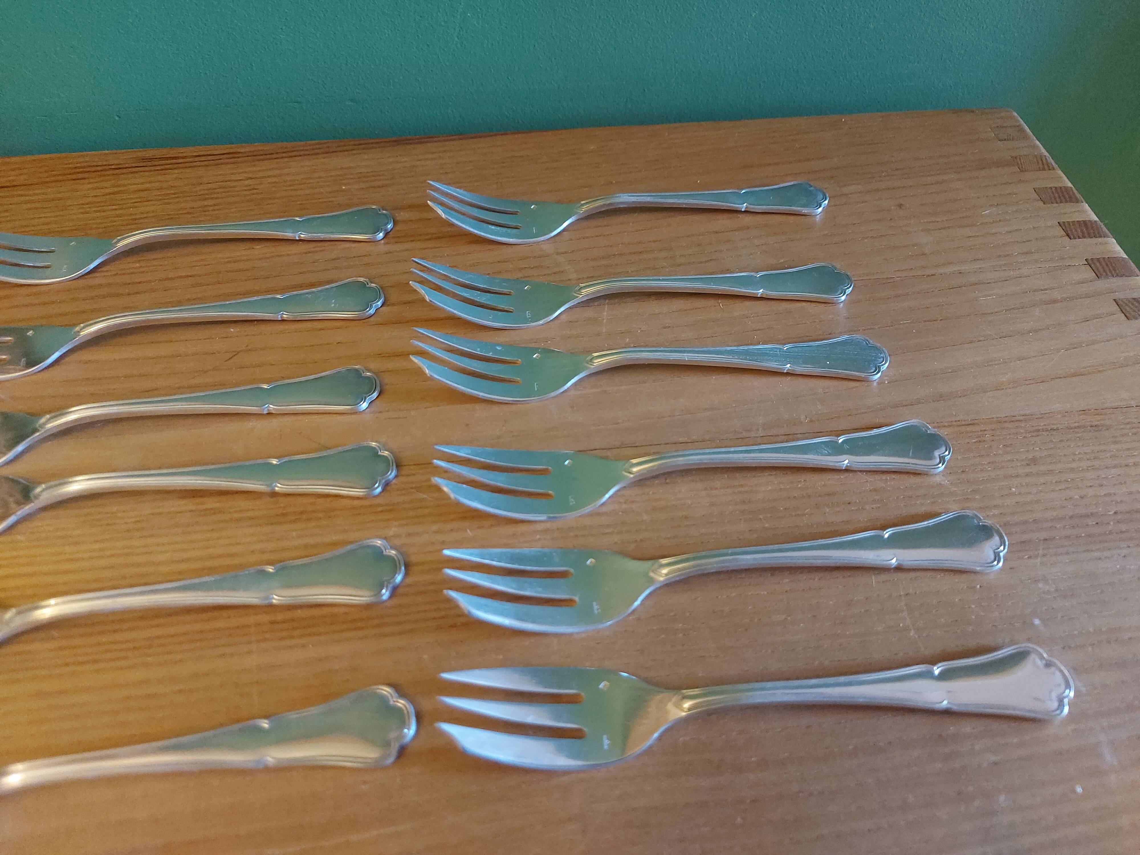 Box of 12 dessert forks in silver metal