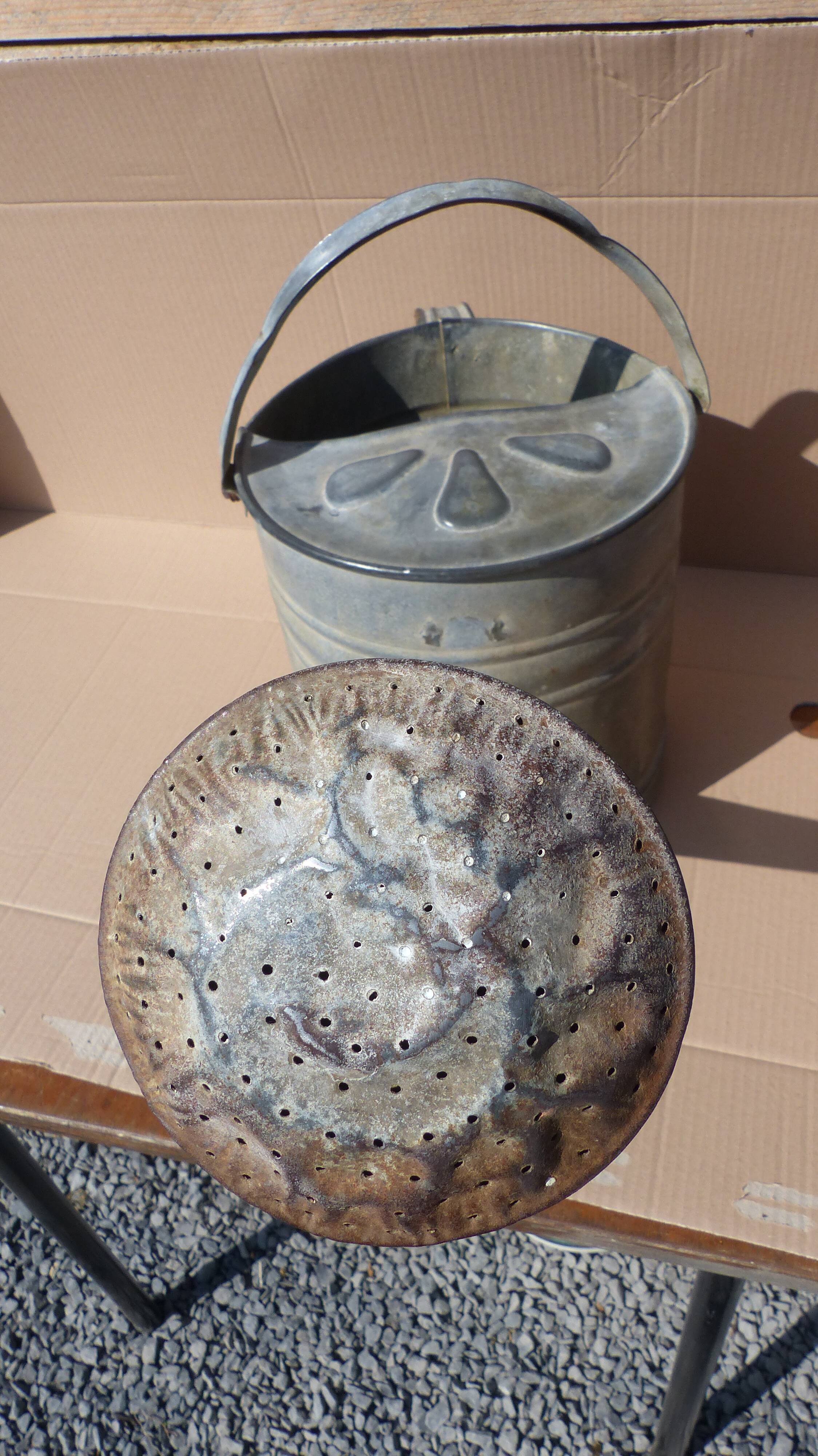 watering can with pommel