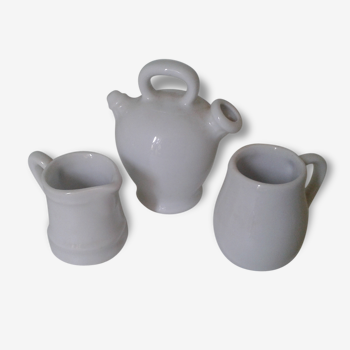 Lot de 3 petits pichets en porcelaine