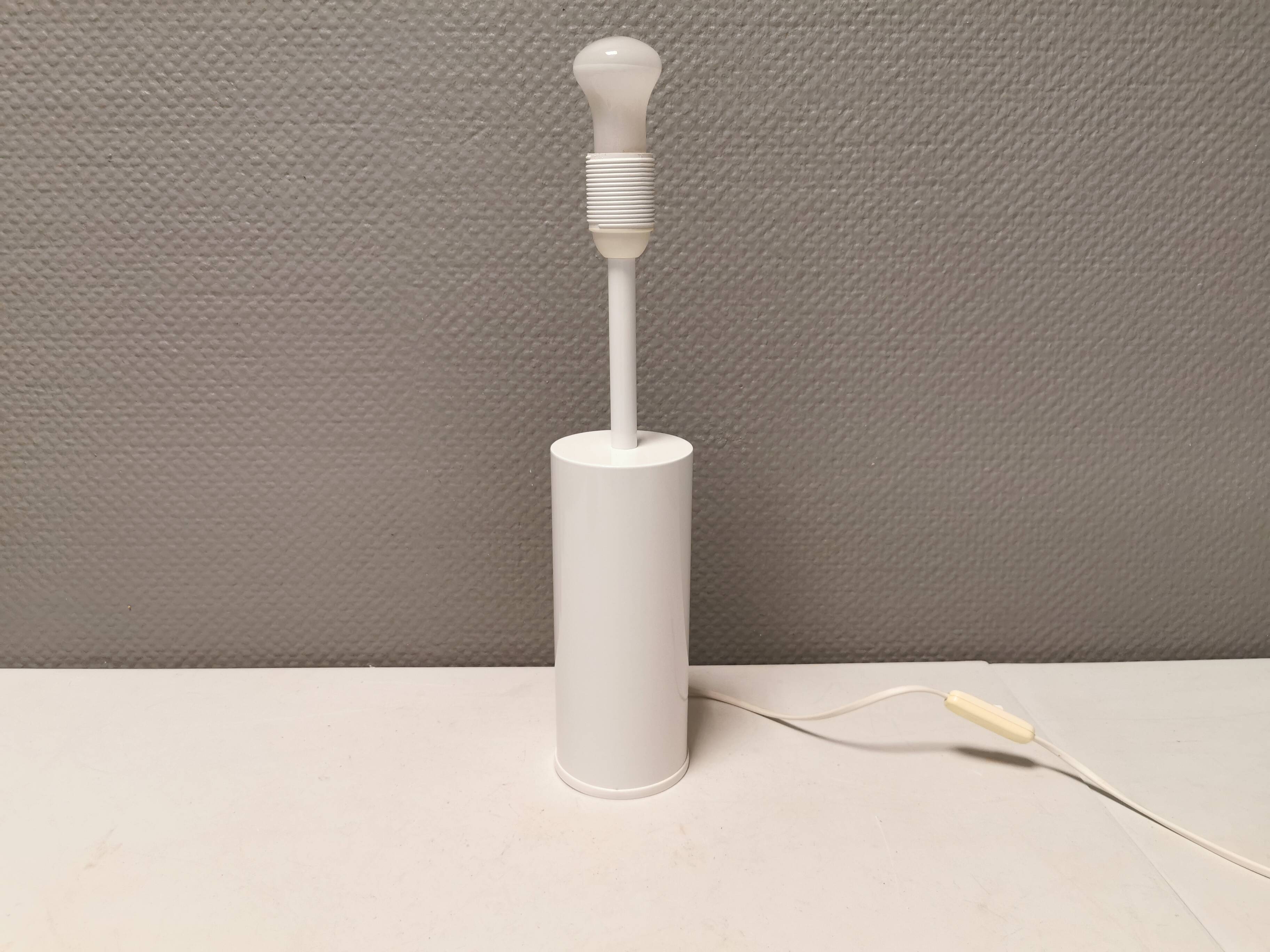 Classic table lamps in white lacquered metal from Danish Horn lighting 1980-90s.