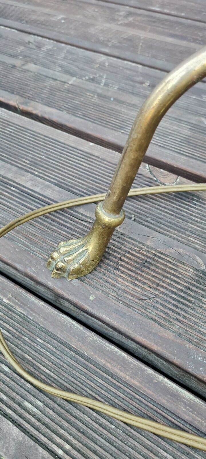 Lion's feet floor lamp