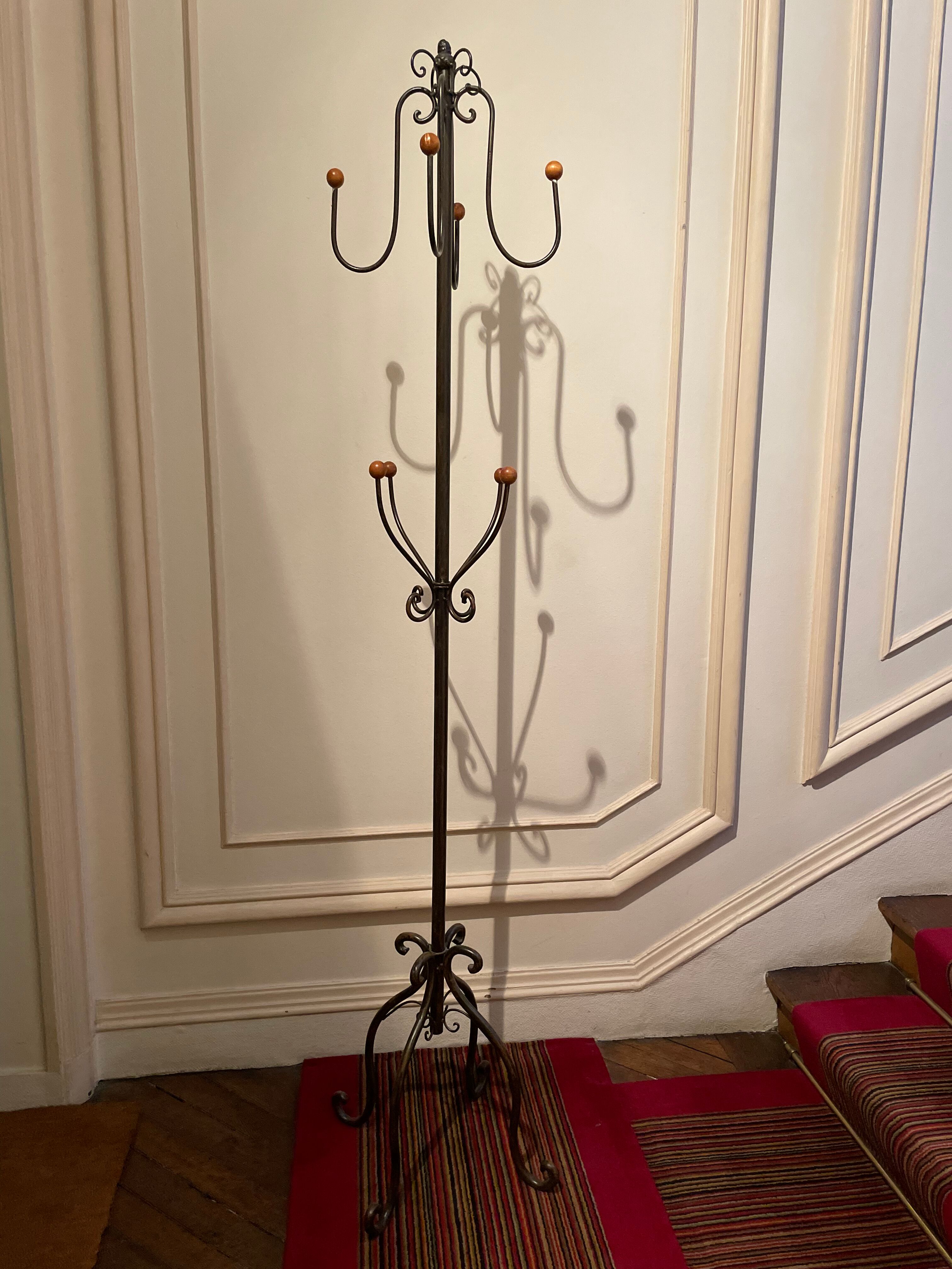 Pedestal coat rack