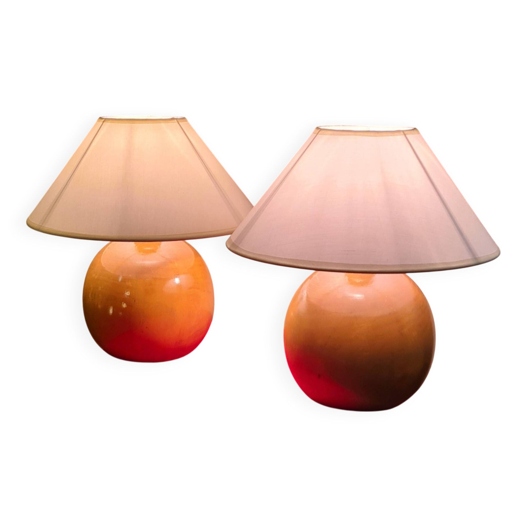 pair of solid wood varnished lamps 1kg 32x30 elec ok screw bulb very good