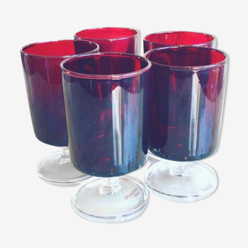 Lot de cinq verres anciens rouges