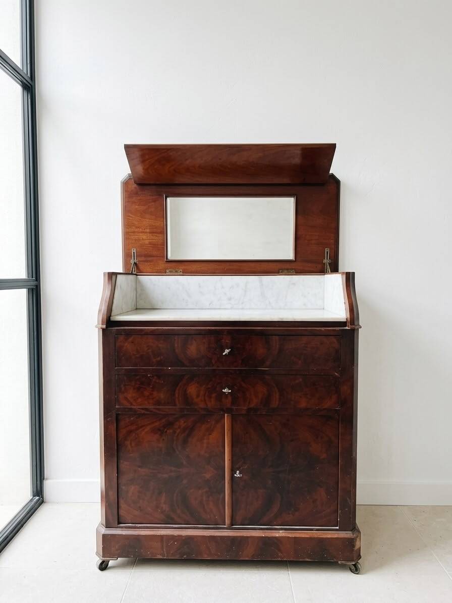 Authentic mahogany chest of drawers