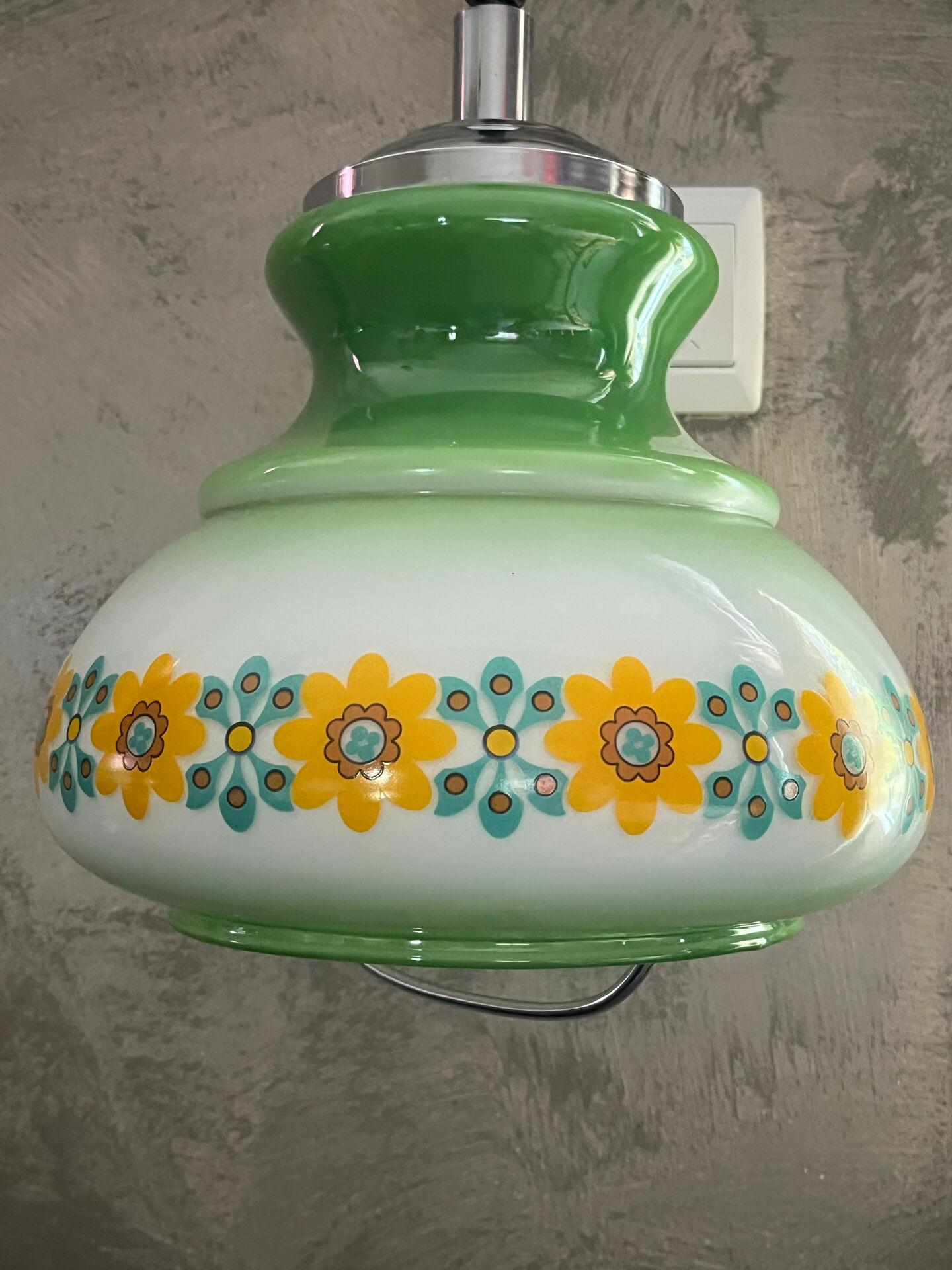 Suspension Monte-and-Lower 1970s in Floral Opaline Glass