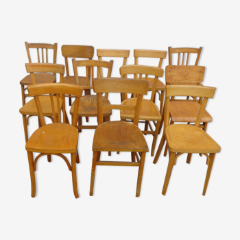 Set de 12 chaises bistrot dépareillées