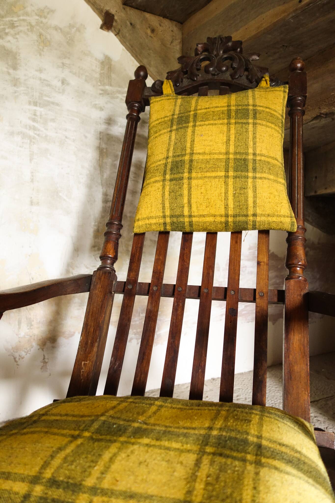 Colonial Folding Armchair