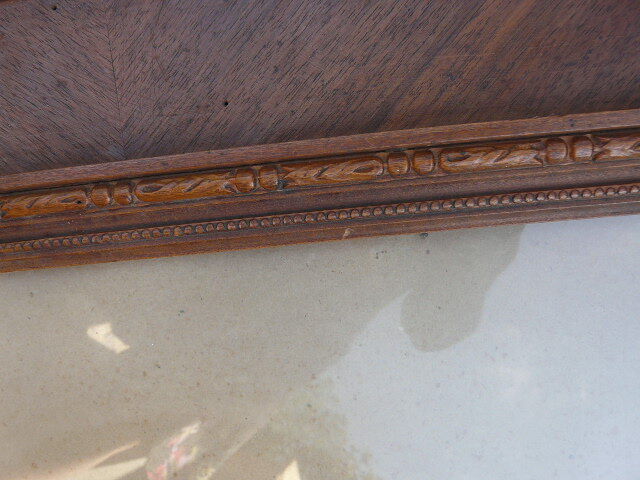 Wooden glass frame with knot