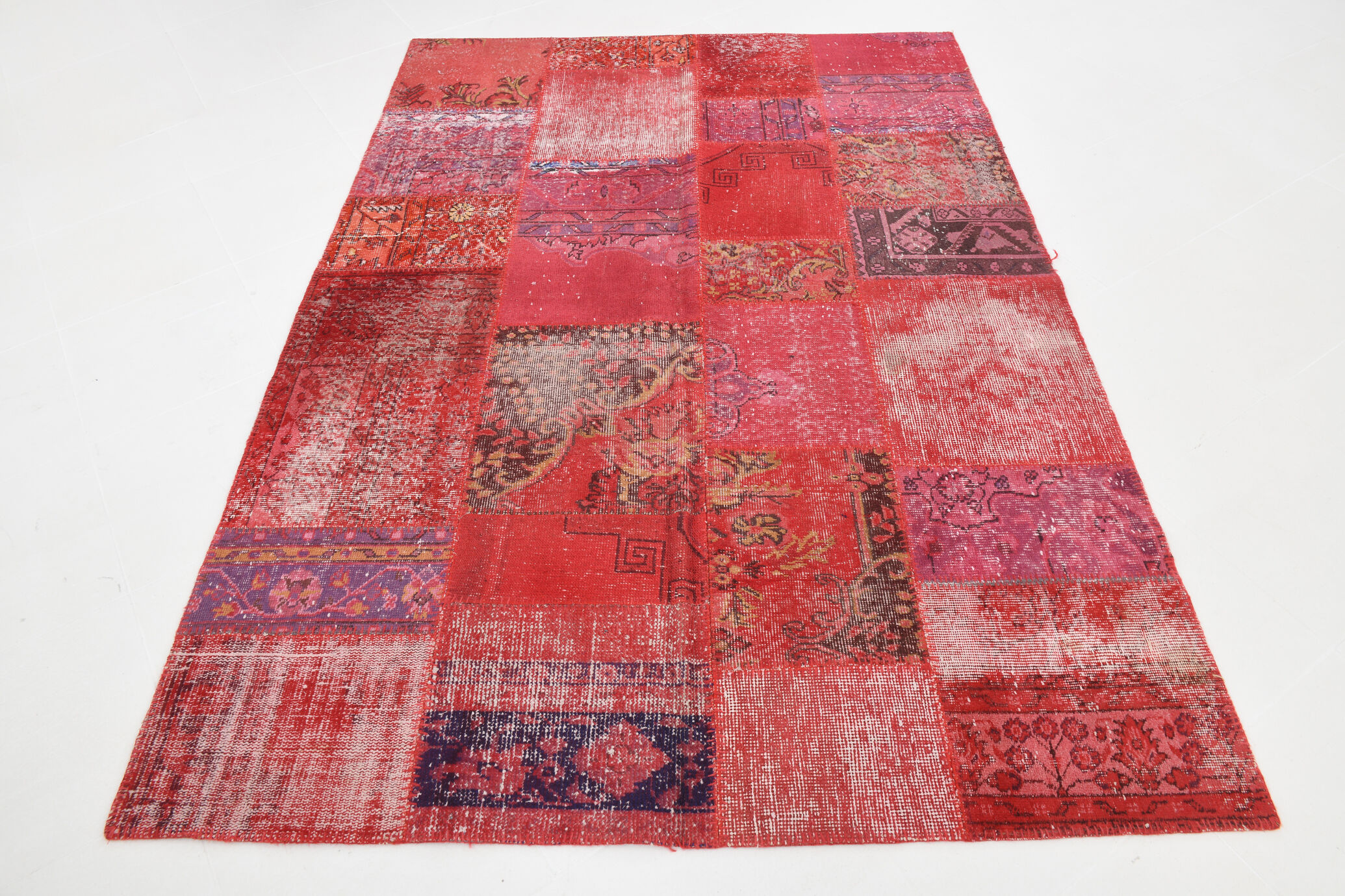 5x8 red tones turkiah rug 169x240cm