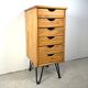 Commode sur pieds en épingle à cheveux, style scandinave