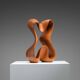 Sculpture abstraite avec des courbes organiques fluides.